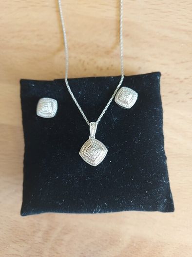 Silver jewellery set (never worn)