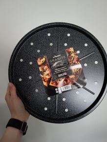 Round pizza baking tray 31cm NEW