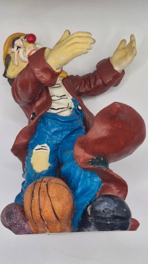 clown figure