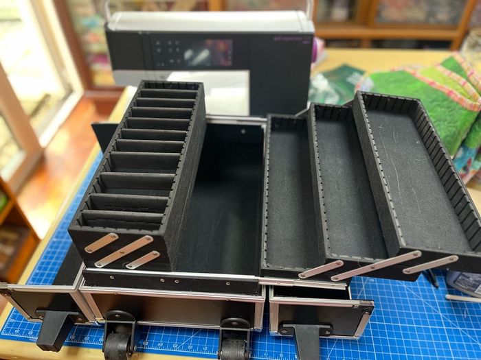 Cantilever sewing box case on wheels