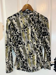 New Vila Top in Size Large / Size 12 gorgeous colour