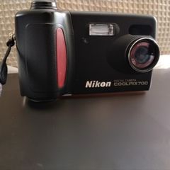 vintage Nikon Coolpix 700 digital camera