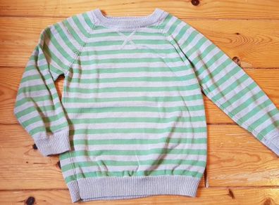 Age 5-6 Grey and Green Jumper