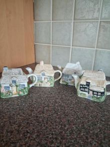 Vintage Miniature Cottage Teapots Collectio