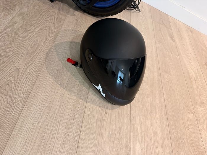 Extant condition EUC scooter & predator helmet