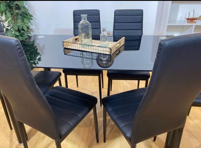 Table and 6 chairs black