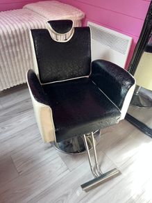 Salon chair/ Lash Chair