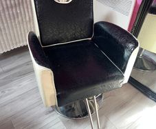 Salon chair/ Lash Chair