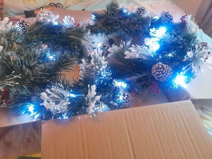 New in box light up christmas 6ft heavy flocked decorated garland with built in colour  changing lights