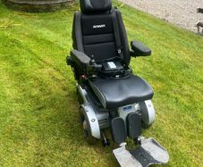 Electric wheelchair