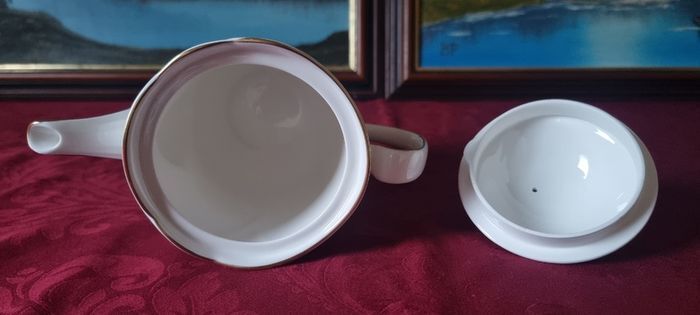 Vintage Royal Albert Horizons Star Flower Bone China Gold Gilt Coffee Pot / Water Pitcher Made In England