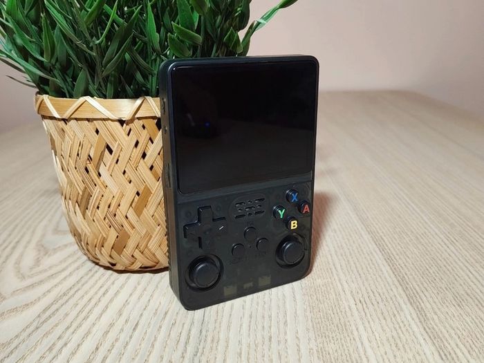 R36S Retro Handheld Game Console / 128GB, 21k+ Games