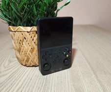 R36S Retro Handheld Game Console / 128GB, 21k+ Games