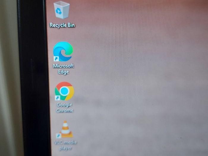 Packard Bell 15.6 inch Laptop, Model mNo. P5WS0, Intel Core i3-2310M CPU, 2.1GHz, 6GB Ram, 500GB Ram, Windows 10, Microsoft Edge, Chrome and VLC