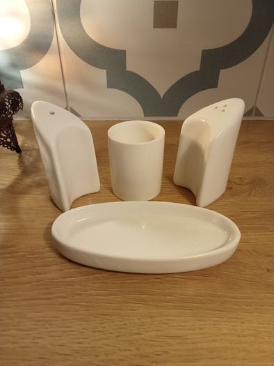 Fine Porcelain Salt & Pepper Shaker With Toothpick Holder (12.5cm x 5.5cm x 9.5cm)
