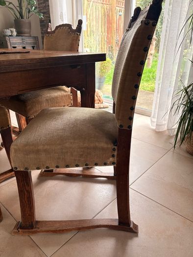 Jacobean / Tudor Style Solid Oak Extendable Dining Table + 4 Chairs