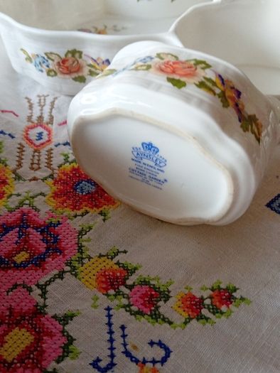 Aynsley Cottage Garden Strawberry Basket