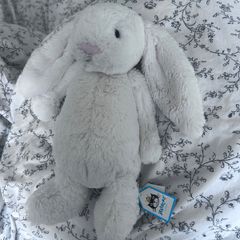 BNWT Authentic Jellycat Bashful Bunny Cream