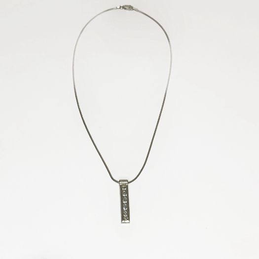 Beautiful sterling silver necklace with sparkling gemstones