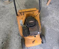 2 Lawnmowers