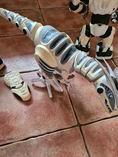 Wowwee RC Robosapian X 2 With Remotes + Roboraptor Dinosaur T Rex Robot For Parts Repair(GAR)