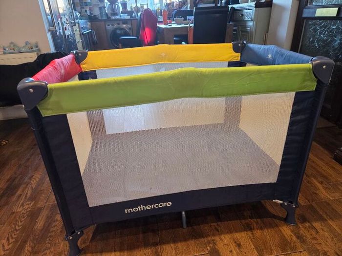 Baby travel cot