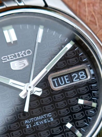 Watch Seiko 5 Automatic.