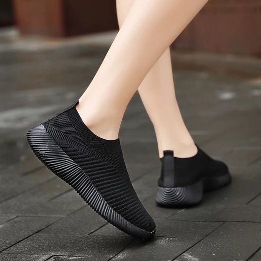Comfortable mesh sports sneakers NO OFFERS !