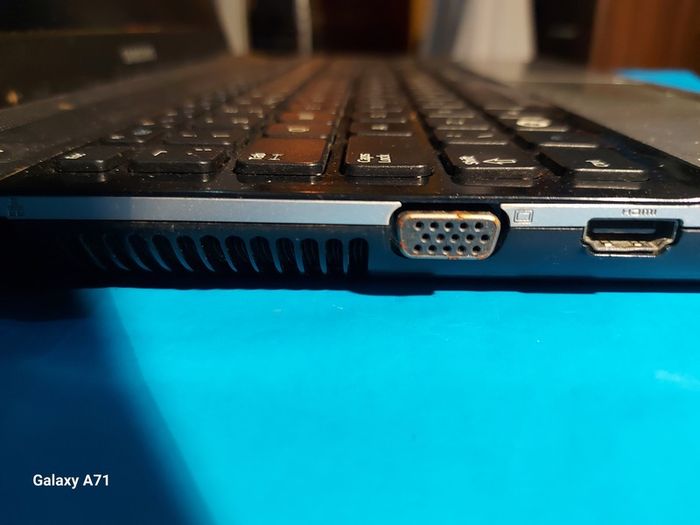 Samsung Notebook Model NP300E5A, Intel Core i5-2430M CPU, 2.4GHz, 4 GB Ram, 600GB HDD, Windows 10, Microsoft Edge, Chrome and VLC