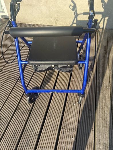 4 Wheeled Rollator with Seat - De Vilbias