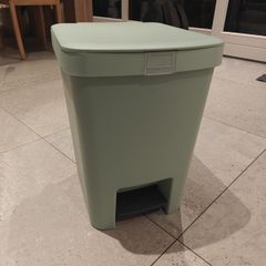 Brabantia StepUp Pedal Bin  25L in Sage Green.