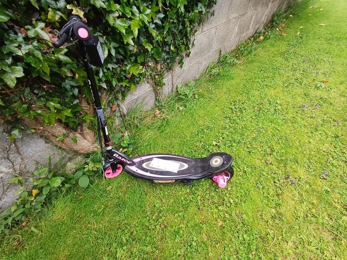 Razor E90 Pink electric scooter