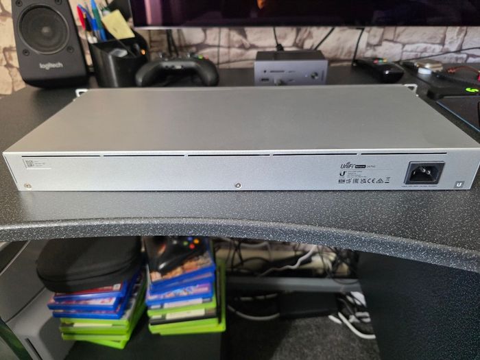 Ubiquiti USW-24-POE