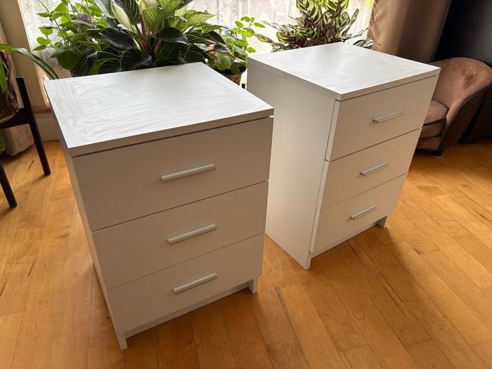 x2 Bedside lockers