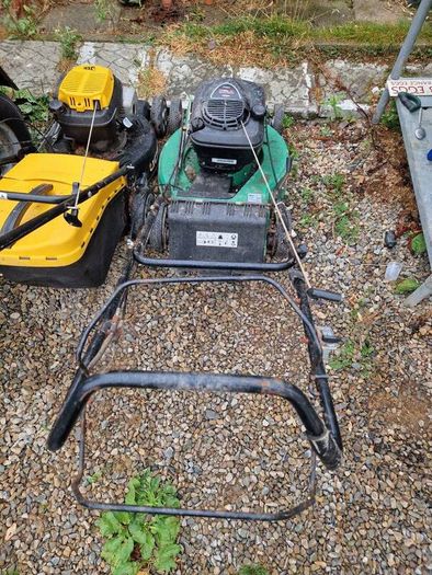 Two lawnmowers JCB Honda + Lyster