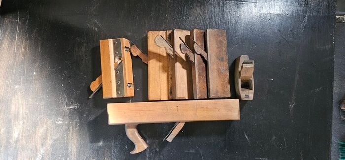 7 wooden planes