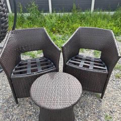 table & chairs