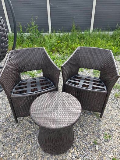 table & chairs