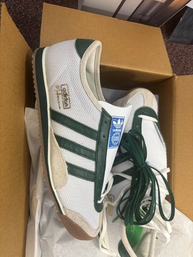 BRAND NEW Adidas Melbourne trainers size uk10