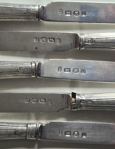 Robert Trickett, C.1775. Sterling Silver George III. 5 knives, 1775, 20cm, 240g