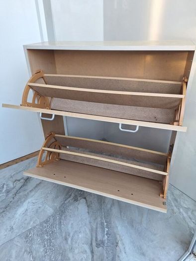 Shoe cabinet
