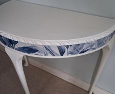 Halfmoon Table