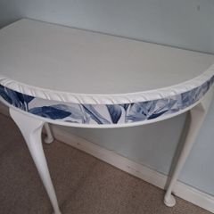 Halfmoon Table