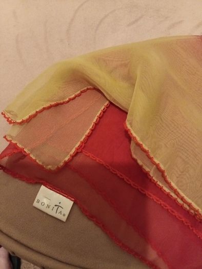 Multi tonal scarf