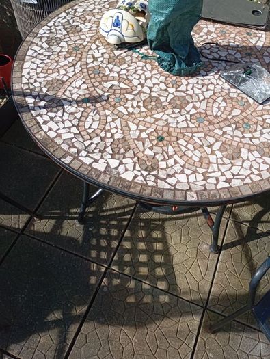 garden table & 4 chairs
