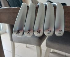 BRAND NEW Cleveland Zipcore XL Graphite Irons