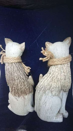 Cat figurines