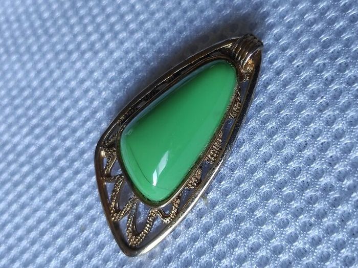 Vintage Capri brooch