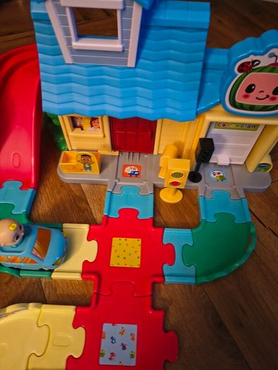 Vtech toot toot Cocomelon garage playset