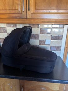 mamas and papas flip XT3 carrycot